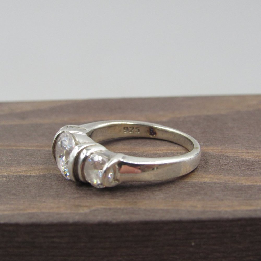 Size 6 Sterling Silver Triple Cubic Zirconia Ring - Picture 5 of 8